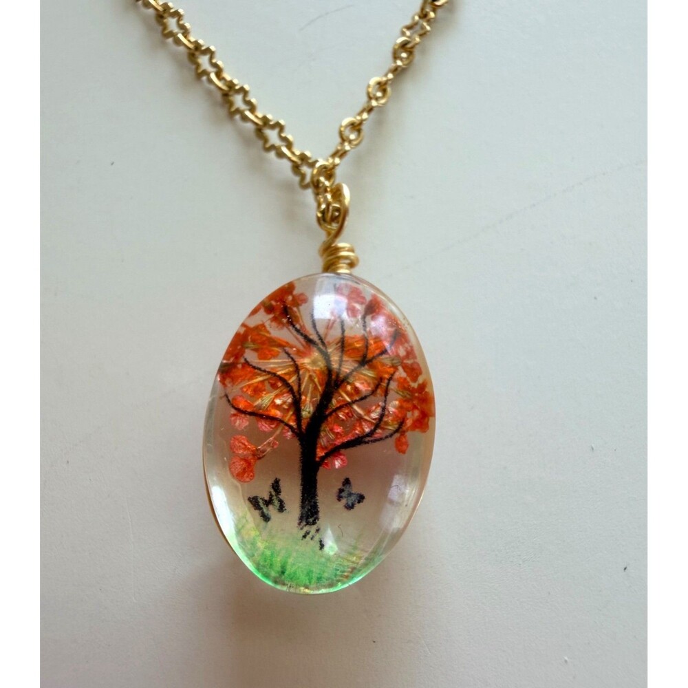 Real Pressed Flowers Tree of Life Resin Oval Pendant Gold Necklace  A charming
